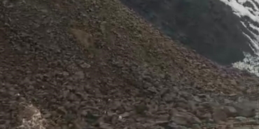sasonda-kar-ve-yagmur-sonrasi-heyelan-koy-minibusu-yolda-mahsur-kaldi-BSFgnAAD.jpg