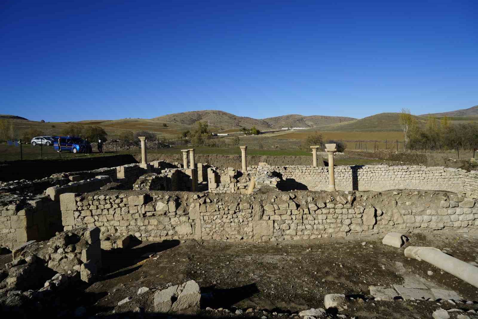 satala antik kentinde 150 yil sonra ikinci bust bulundu 2 gN8csjDY
