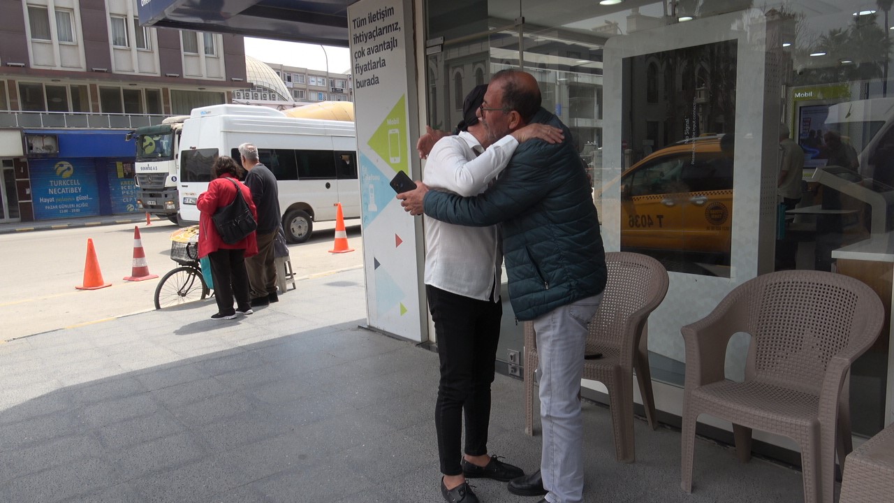 Satırla katledilmekten anlık hamleyle kurtulan taksici: "Eğer o hamleyi yapıp kaçmasaydım şu an ölmüştüm" 11 satirla katledilmekten anlik hamleyle kurtulan taksici eger o hamleyi yapip kacmasaydim su an olmustum 3TsAFc3y