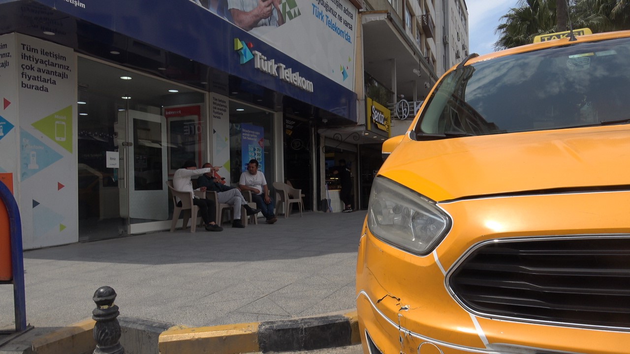 Satırla katledilmekten anlık hamleyle kurtulan taksici: "Eğer o hamleyi yapıp kaçmasaydım şu an ölmüştüm" 10 satirla katledilmekten anlik hamleyle kurtulan taksici eger o hamleyi yapip kacmasaydim su an olmustum tuw2yW2b