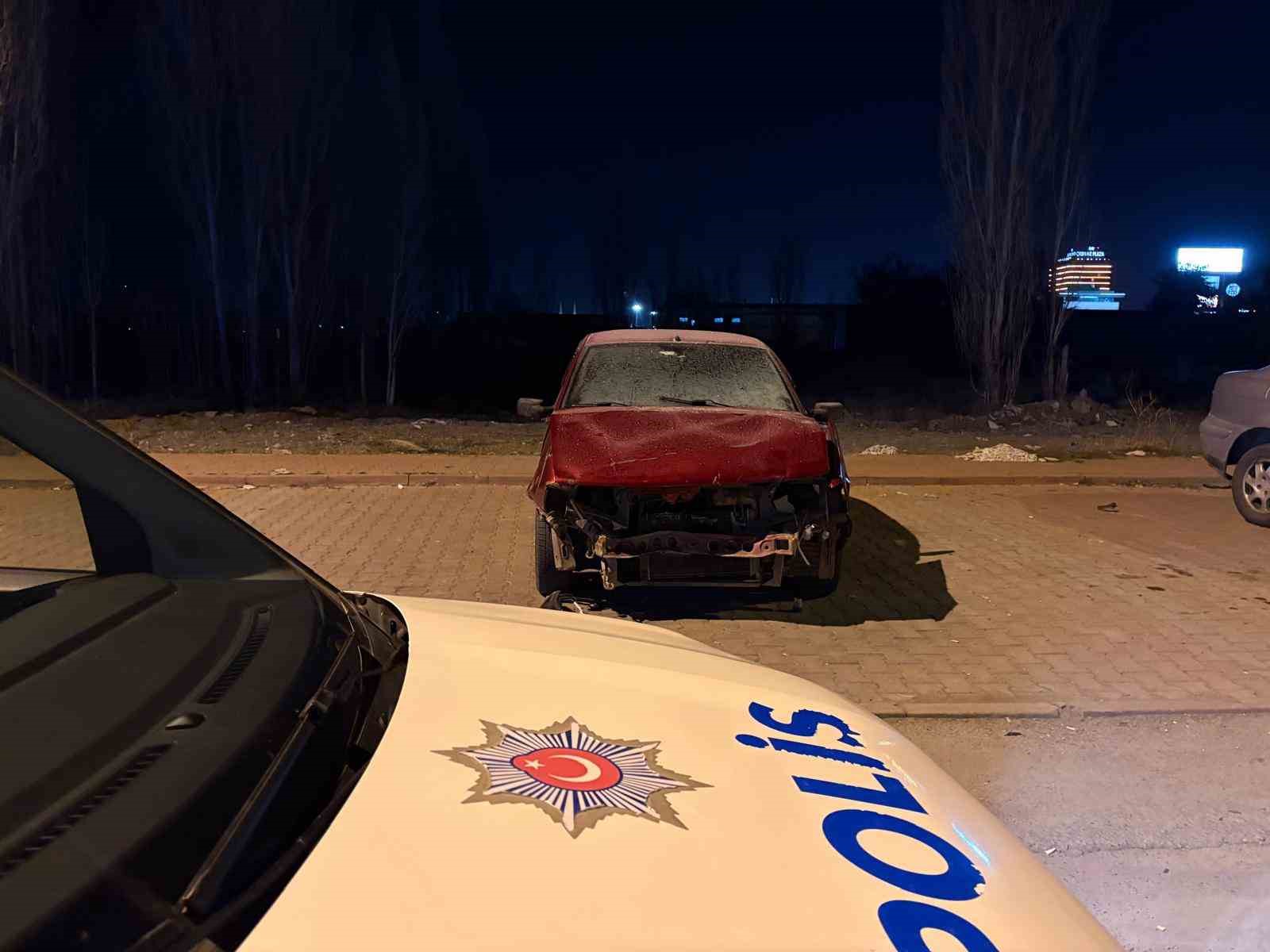 sattigi otomobilin parasini beklerken kazali haliyle karsilasti 1 DRAMz4nC