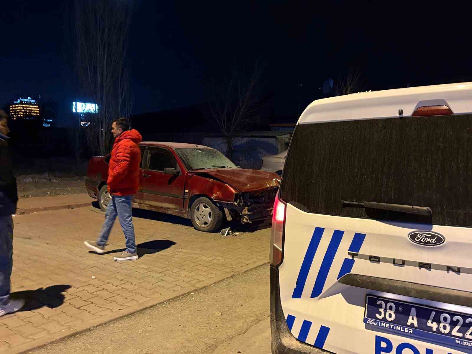 sattigi otomobilin parasini beklerken kazali haliyle karsilasti 2 ZpqpnvbE