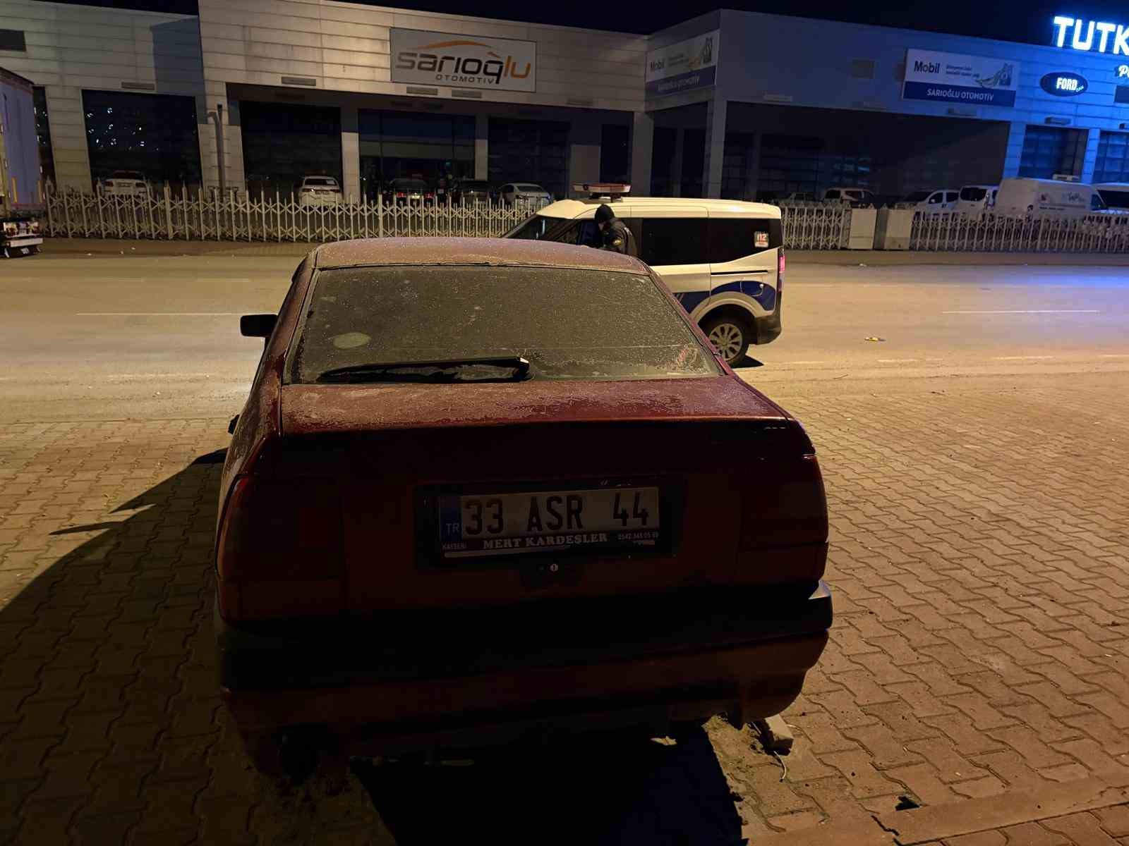 sattigi otomobilin parasini beklerken kazali haliyle karsilasti 3 KSTNXABC