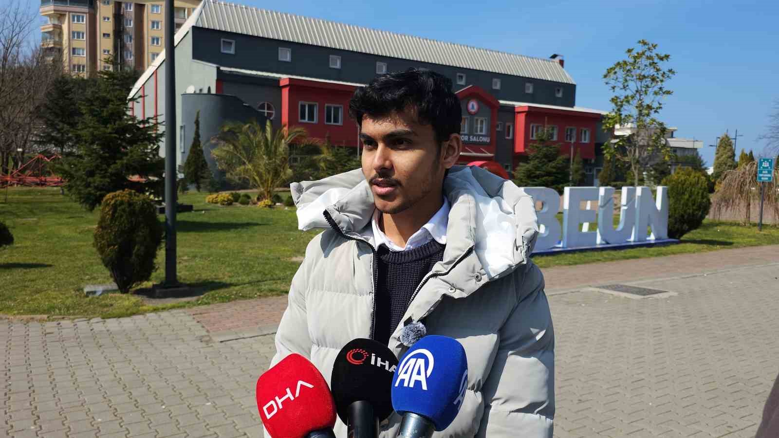savasta hic kimse kazanmayacak diyen uluslararasi ogrenciler baris istiyor 1 OO4rHeFM