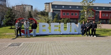 savasta-hic-kimse-kazanmayacak-diyen-uluslararasi-ogrenciler-baris-istiyor-uuZKNX1w.jpg