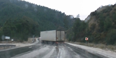 savrulan-tir-dorsesi-faciaya-sebep-oluyordu-mF8VA1zQ.jpg
