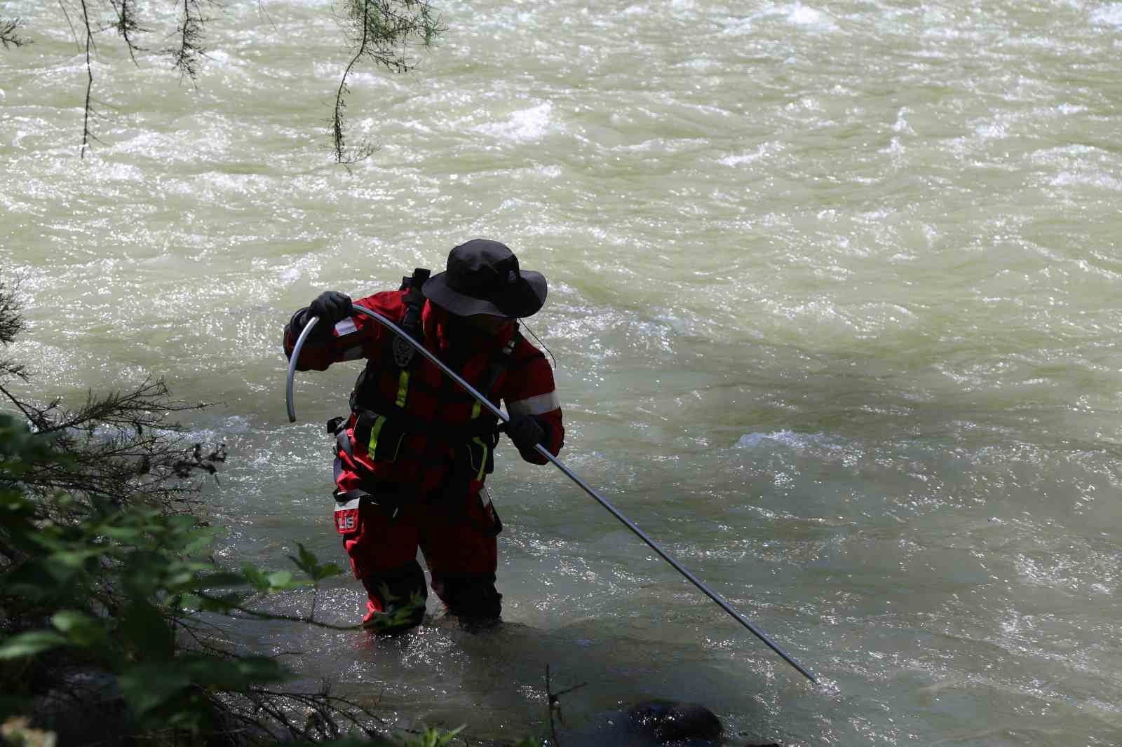 Şavşat Deresi’nde kaybolan baba ve oğlunu arama çalışmaları ikinci gününde sürüyor 14 savsat deresinde kaybolan baba ve oglunu arama calismalari ikinci gununde suruyor 10 GgYcnWVh