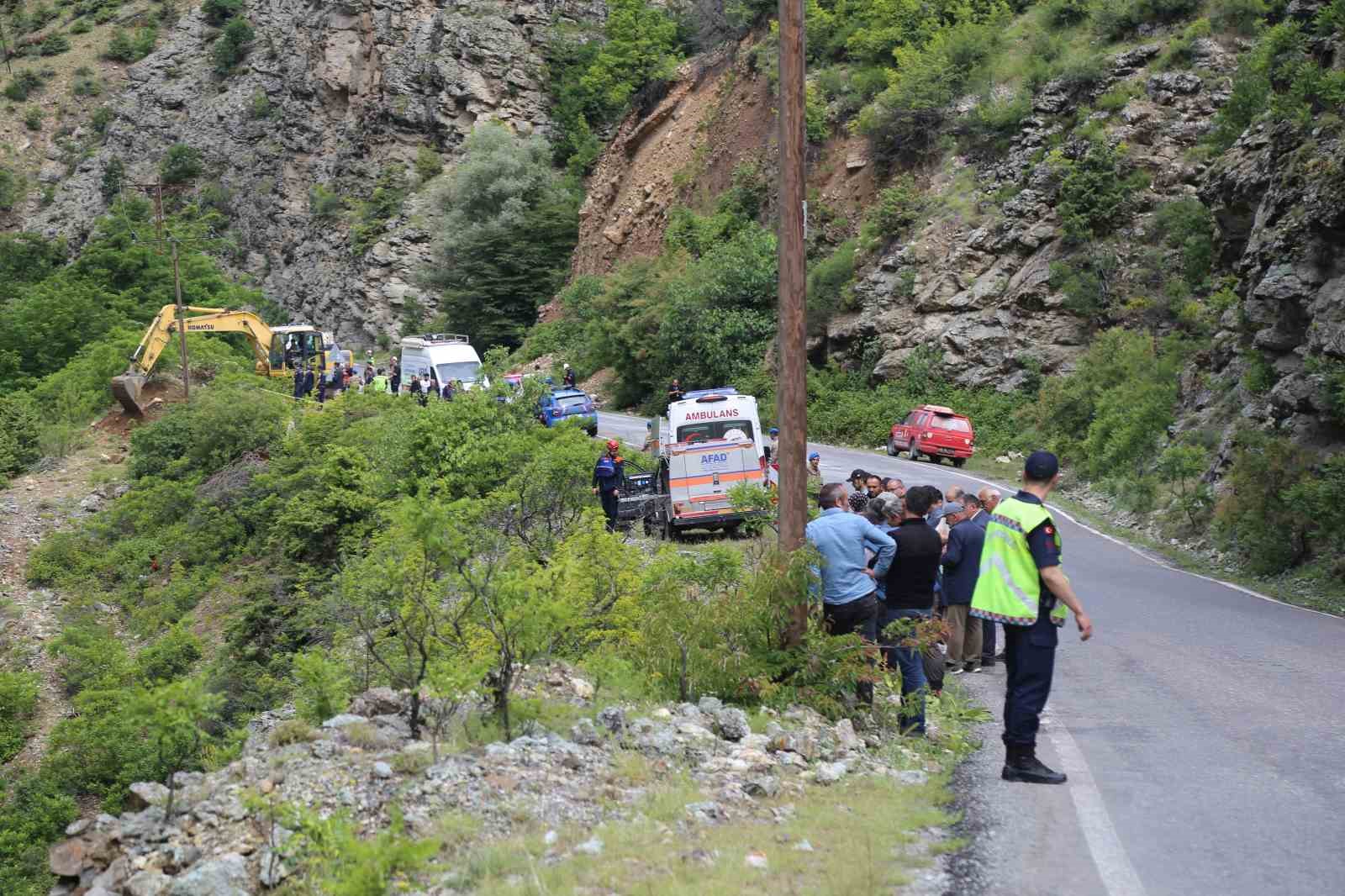 savsat deresine ucan kamyonet cikarildi kayip baba ve ogul araniyor 0 kVWUNS1E