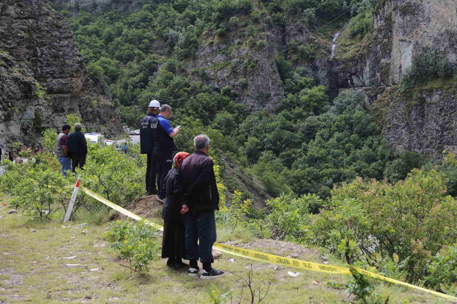 savsat deresine ucan kamyonet cikarildi kayip baba ve ogul araniyor 2 7ZJhKZY6