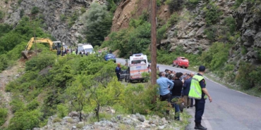 savsat-deresine-ucan-kamyonet-cikarildi-kayip-baba-ve-ogul-araniyor-w3V1qDHn.jpg