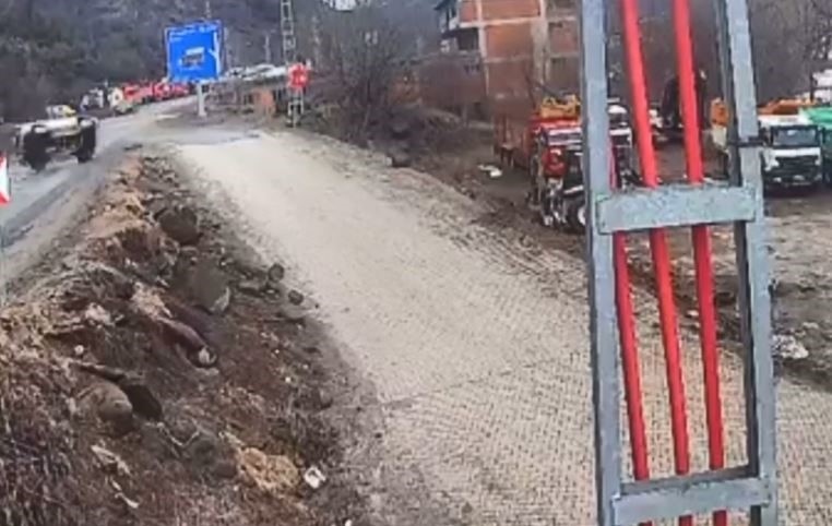 Şavşat’ta araç defalarca takla attı: 1 yaralı 4 savsatta arac defalarca takla atti 1 yarali 0 c5Qk5LYw