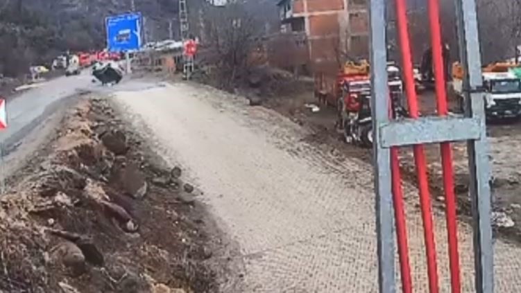 Şavşat’ta araç defalarca takla attı: 1 yaralı 5 savsatta arac defalarca takla atti 1 yarali 1 FnZu1vSs