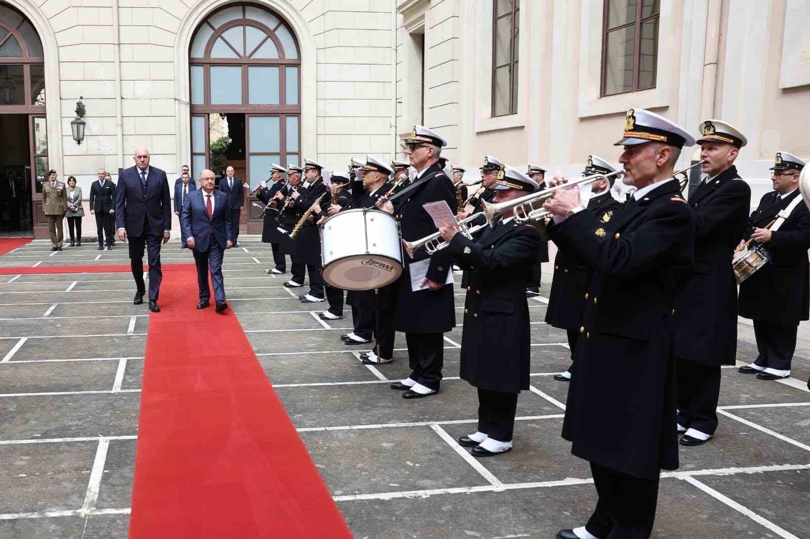 savunma bakani guler italya savunma bakani crosetto ile bir araya geldi 1 O8eOQzPJ