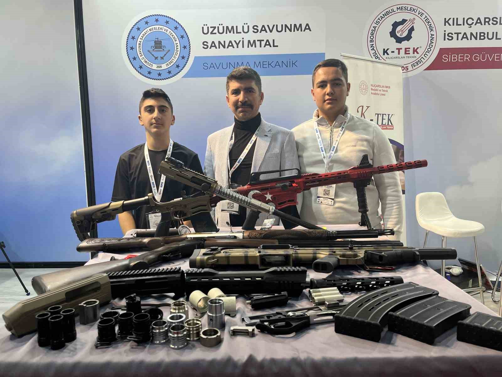 Savunma sanayinin yeni neferleri MEVKA desteğiyle çalışmalarını sergiledi 4 savunma sanayinin yeni neferleri mevka destegiyle calismalarini sergiledi 0 NFacibk6