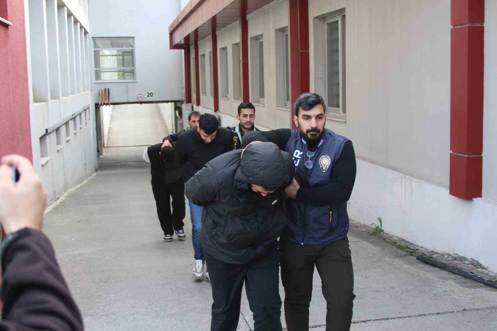 Sazan sarmalı dolandırıcılık şebekesi çökertildi: 7 tutuklu 5 sazan sarmali dolandiricilik sebekesi cokertildi 7 tutuklu 1 zYrwfXjO