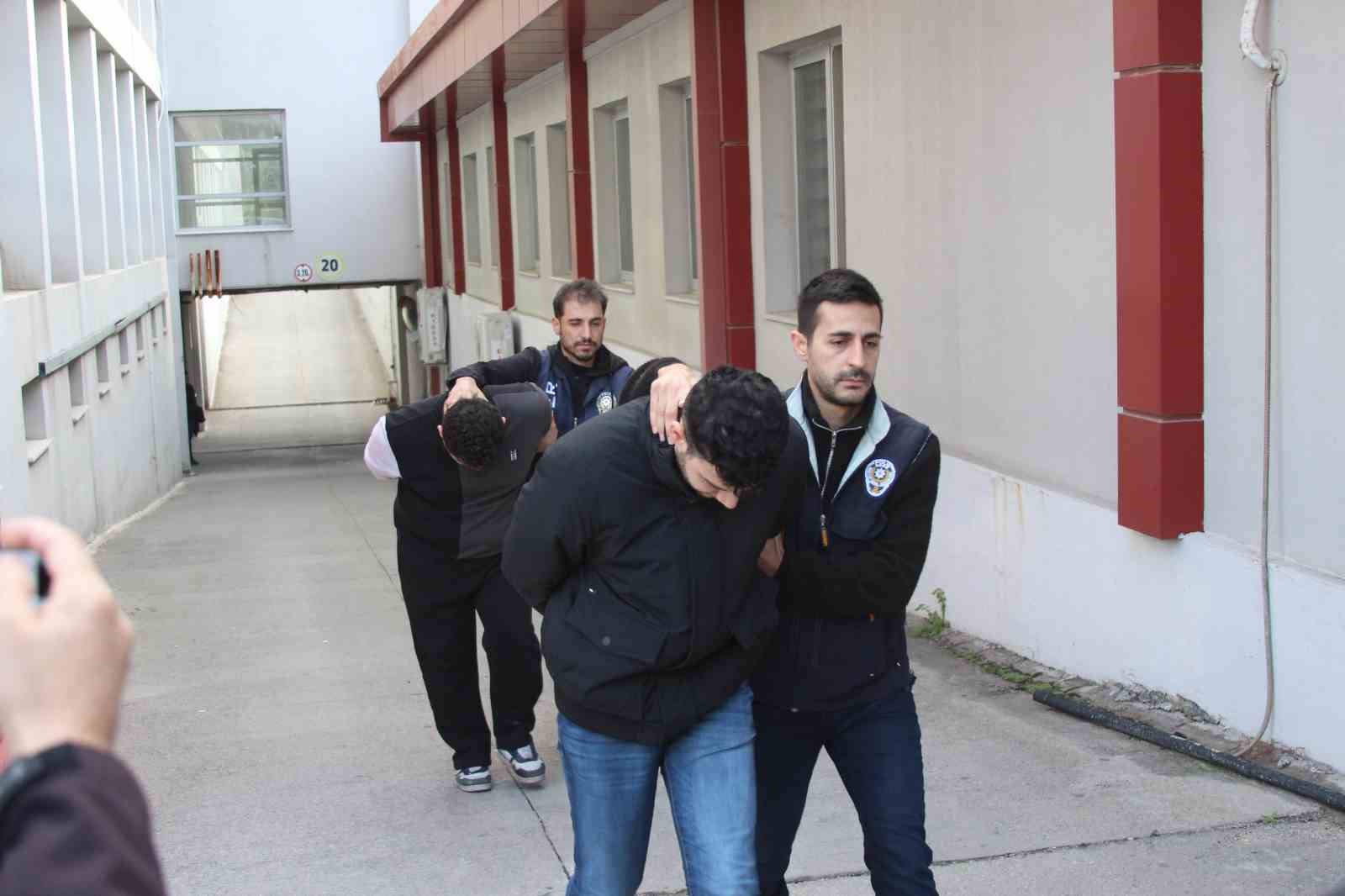 Sazan sarmalı dolandırıcılık şebekesi çökertildi: 7 tutuklu 6 sazan sarmali dolandiricilik sebekesi cokertildi 7 tutuklu 2 YmKgL2Gy
