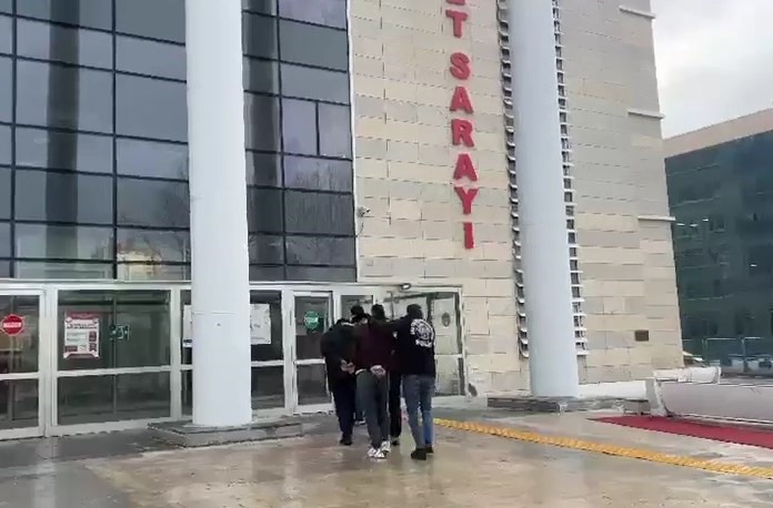 sazan sarmali ile 3 milyon liralik vurgun yapan 2 supheli yakalandi 0 CdiAX58A