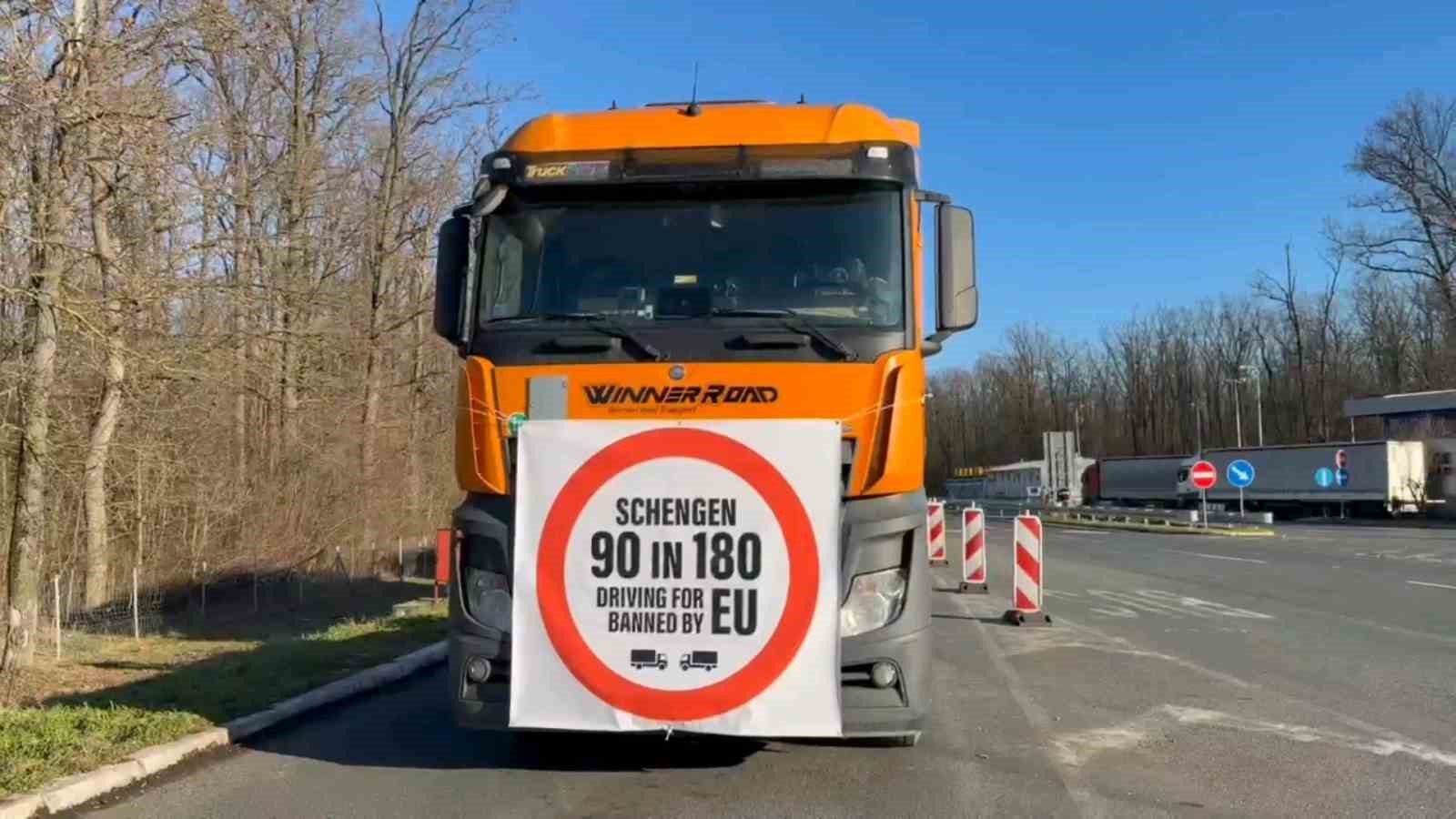 schengen vize protestosu ab sinirlarini kilitledi tirlar kilometrelerce kuyruk olusturdu 0 872adMNS