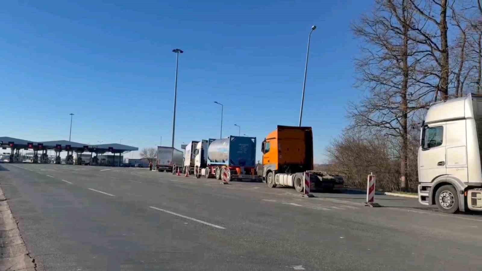 schengen vize protestosu ab sinirlarini kilitledi tirlar kilometrelerce kuyruk olusturdu 1 ljk1IhtZ