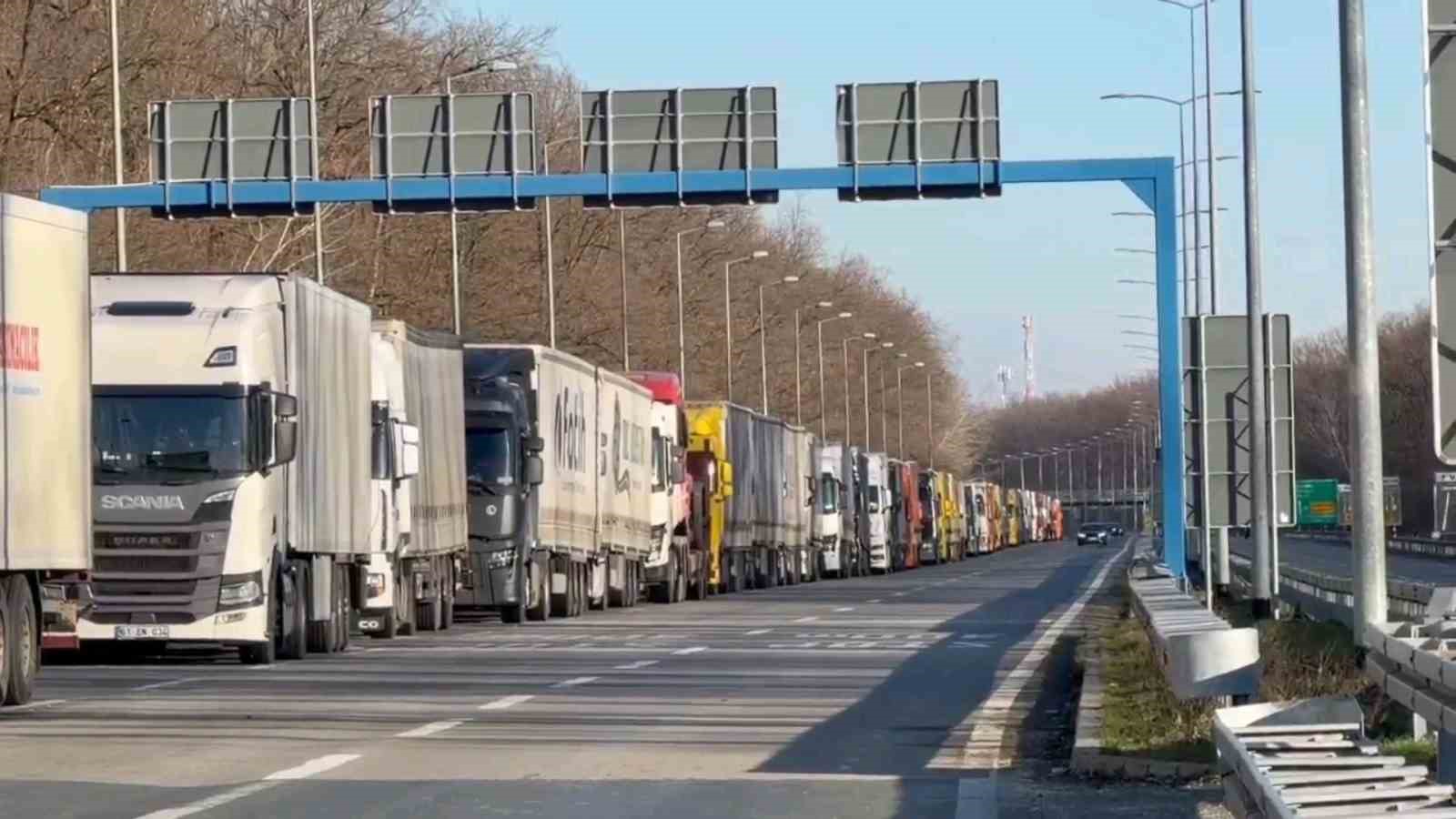 schengen vize protestosu ab sinirlarini kilitledi tirlar kilometrelerce kuyruk olusturdu 2 f7rUcHHK