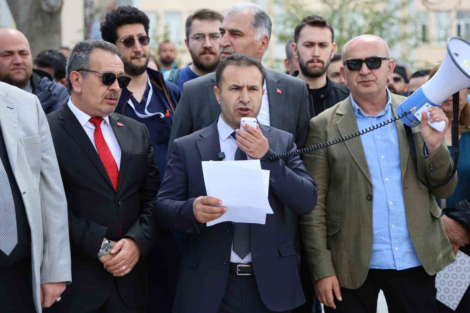 scu calisanlari bankalarin promosyon tutumunu protesto etti 0 pc3mrlUG