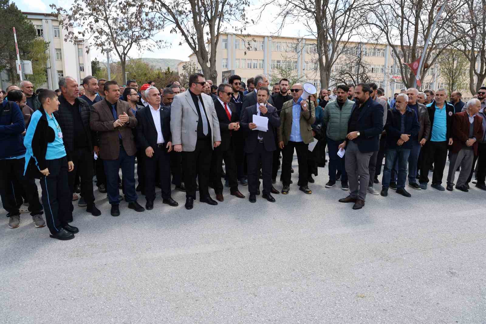 scu calisanlari bankalarin promosyon tutumunu protesto etti 1 jJuDBX7m