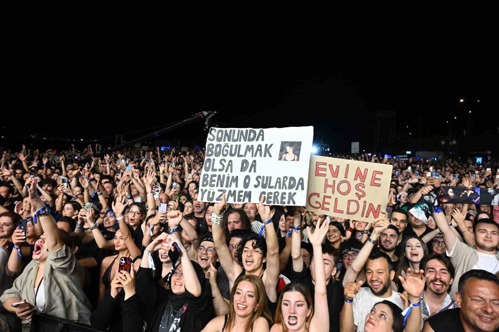 sebnem ferah 6 yil aradan sonra izmirde sahne aldi 2 H3DrmZBD