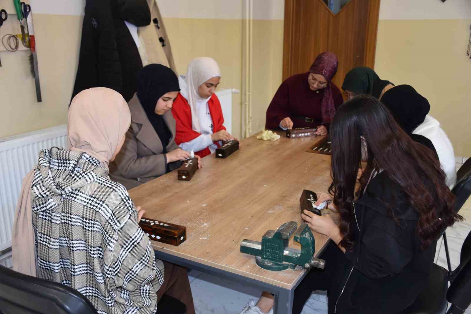 sedef kakma sanati kadin huneriyle bulustu 2 ETKOwzcl