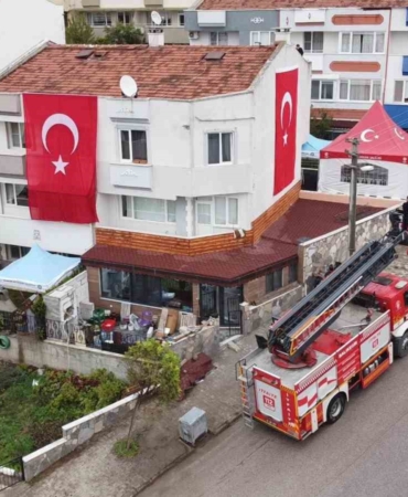 sehidin-evine-turk-bayragi-asildi-9xFeWa46.jpg