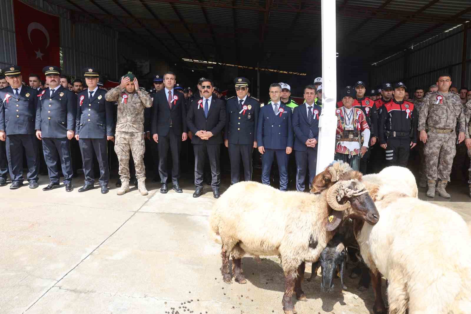 sehidin kizi poh uniformasiyla babasinin izinden gidiyor 2 eHBTOlH7