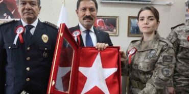 sehidin-kizi-poh-uniformasiyla-babasinin-izinden-gidiyor-2716kULA.jpg