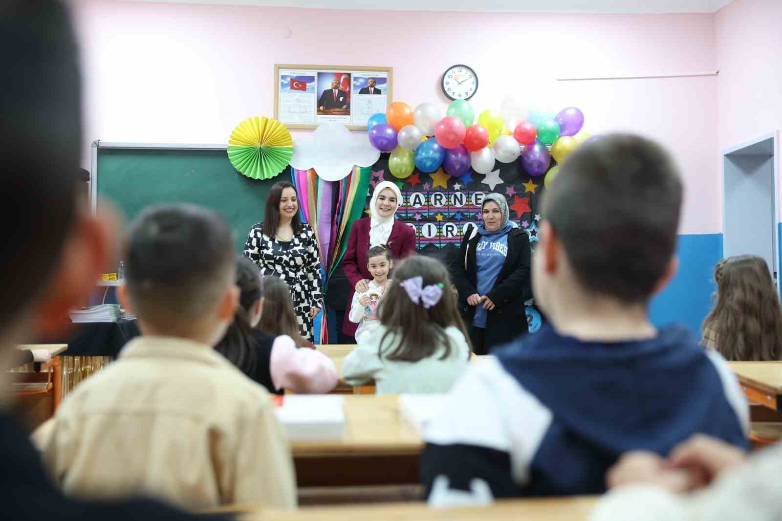 sehidin oglu ilk karnesini bakan goktasin elinden aldi 1 5VGsHLNM
