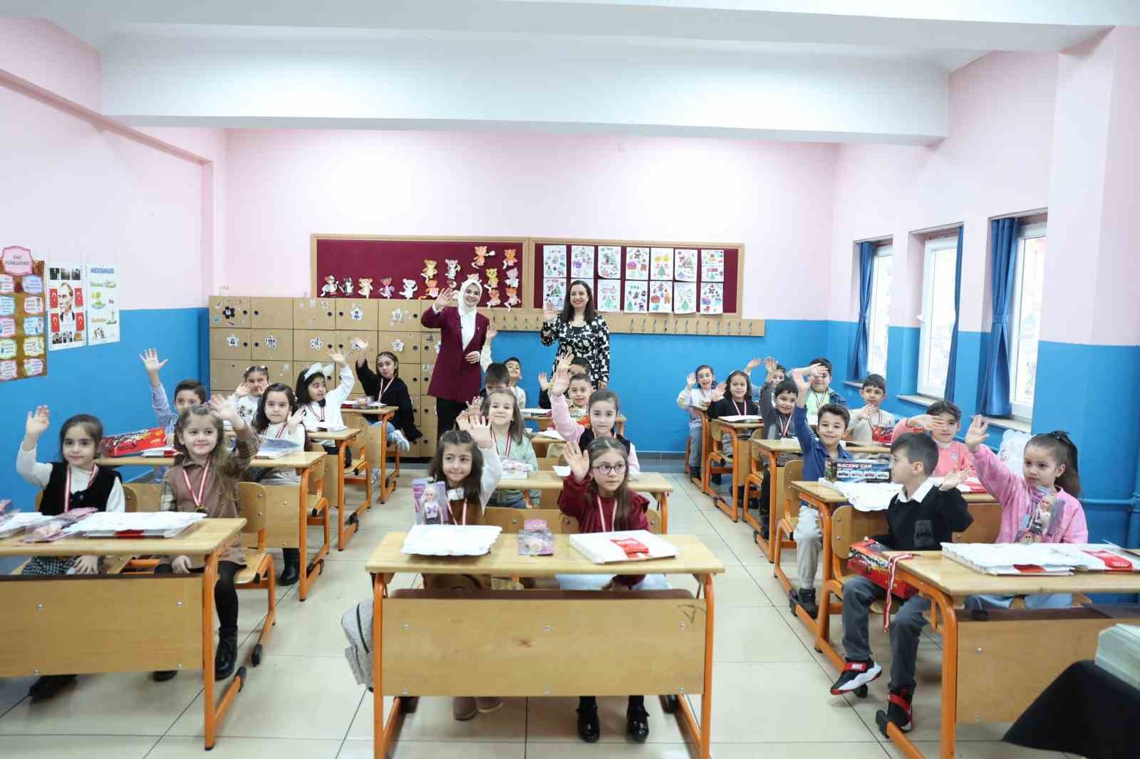 sehidin oglu ilk karnesini bakan goktasin elinden aldi 3