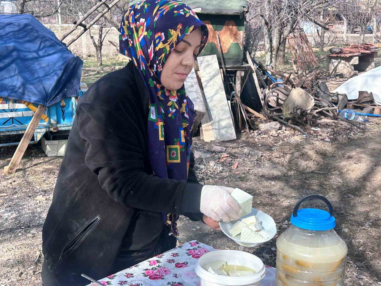 sehir hayatini birakip uretime yoneldi kadin girisimci fransiz koyunlariyla dikkat cekiyor 4 ghmaBReN