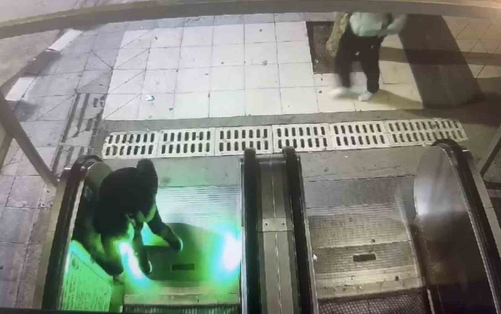 sehir magandalari kamerada yuruyen merdiveni durdurup kactilar 0 mOfZzHQQ