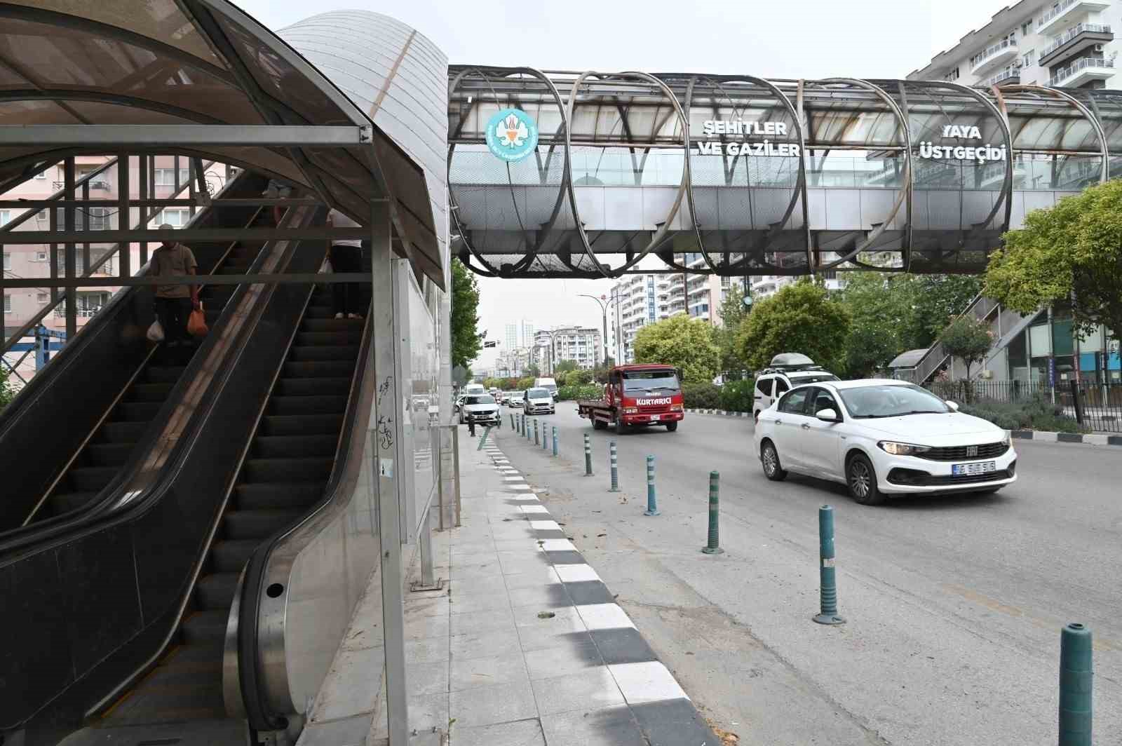 sehir magandalari kamerada yuruyen merdiveni durdurup kactilar 2