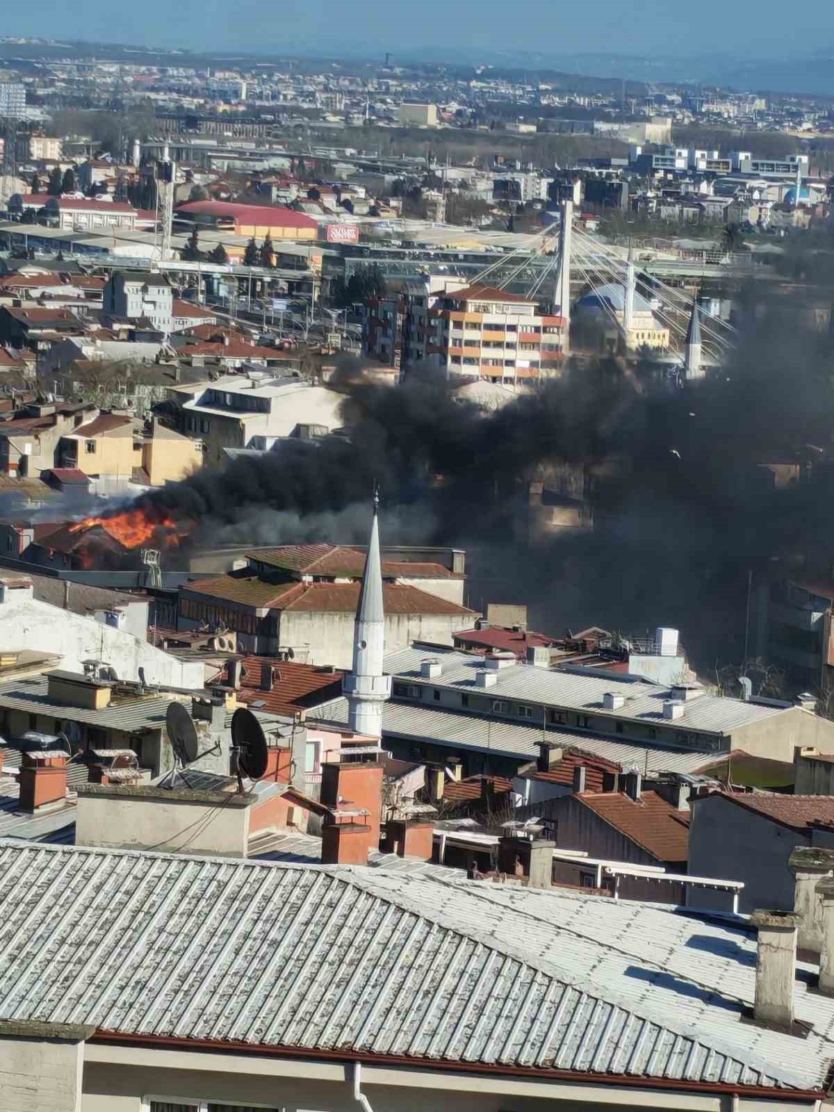 sehir merkezinde korku dolu anlar depo yandi dumandan goz gozu gormedi 7 ffal26vD