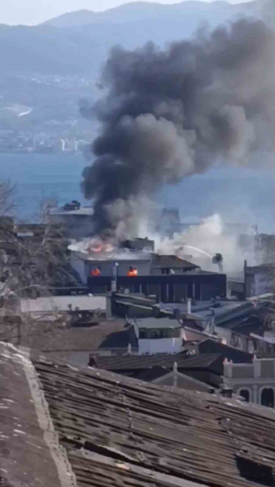 sehir merkezinde korku dolu anlar depo yandi dumandan goz gozu gormedi 8 Xj3Ncu9L