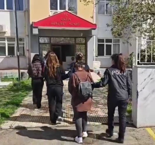sehir sehir gezip evlerden hirsizlik yapan suc makinesi 3 kadin yakayi ele verdi 2 RP2lb2Q9