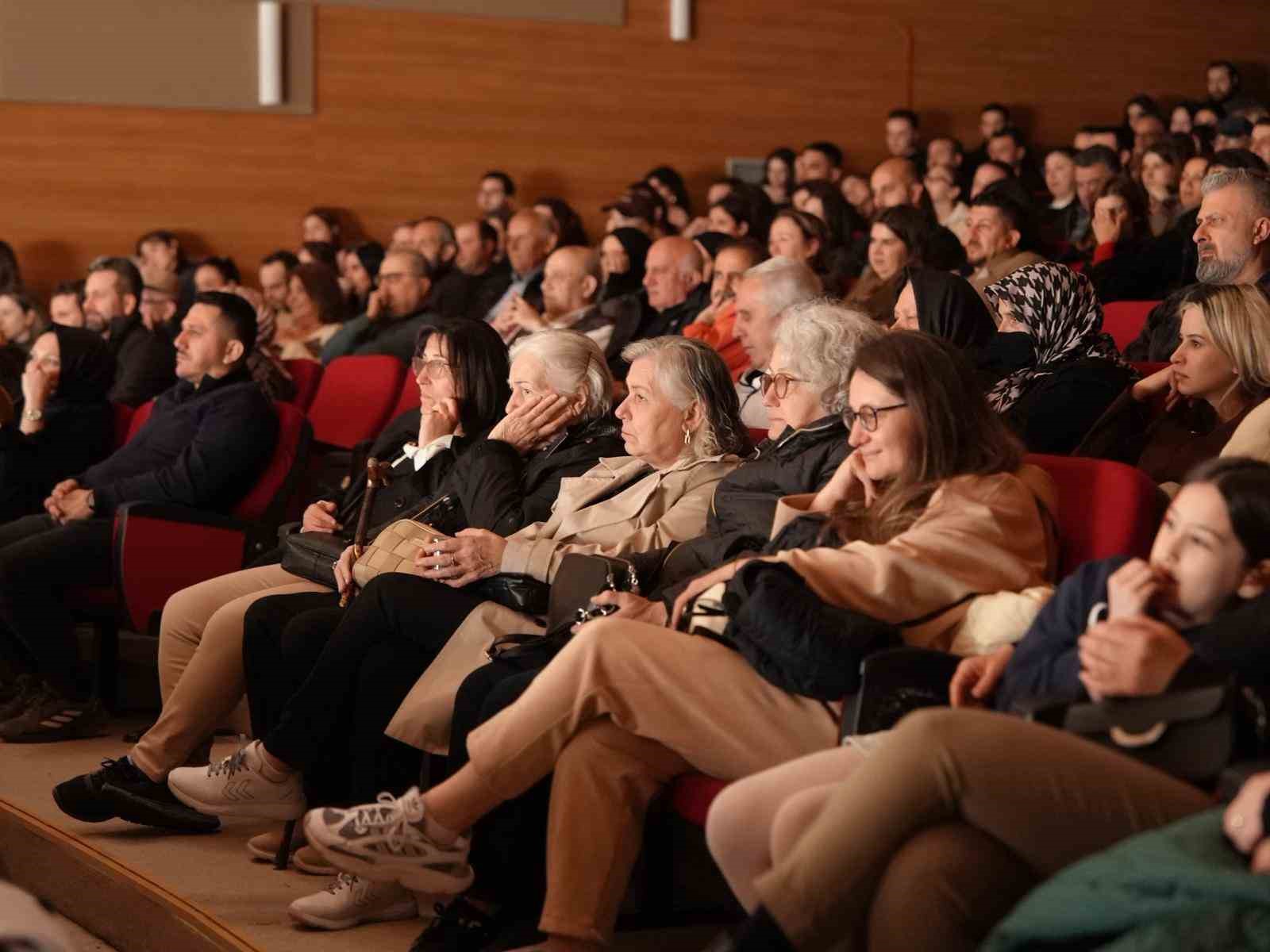 sehir tiyatrolari bugun git yarin gel oyunu ile perdelerini acti 2 VyrjRaMM