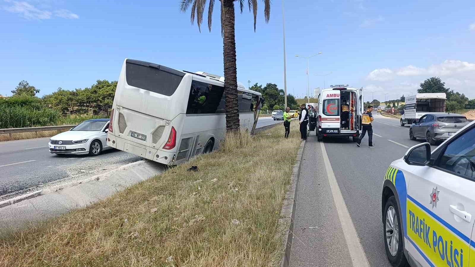 sehirlerarasi yolcu otobusu cevreyolunda refuje cikti 1 yarali 2 Vz7SzP3W