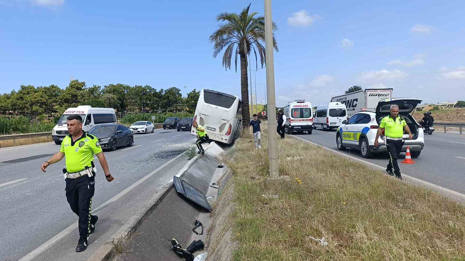 sehirlerarasi yolcu otobusu cevreyolunda refuje cikti 1 yarali 3 5dmWdTeI