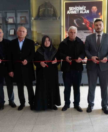 sehit-ahmet-alanin-hatiralari-sehadetinin-yil-donumunde-adini-tasiyan-okulda-yerini-aldi-TxTJ5yBt.jpg