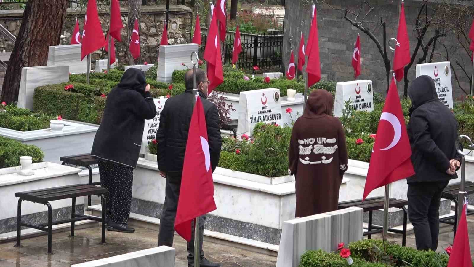 sehit ailelerinden bayram ziyareti 1 HcBM2tAO