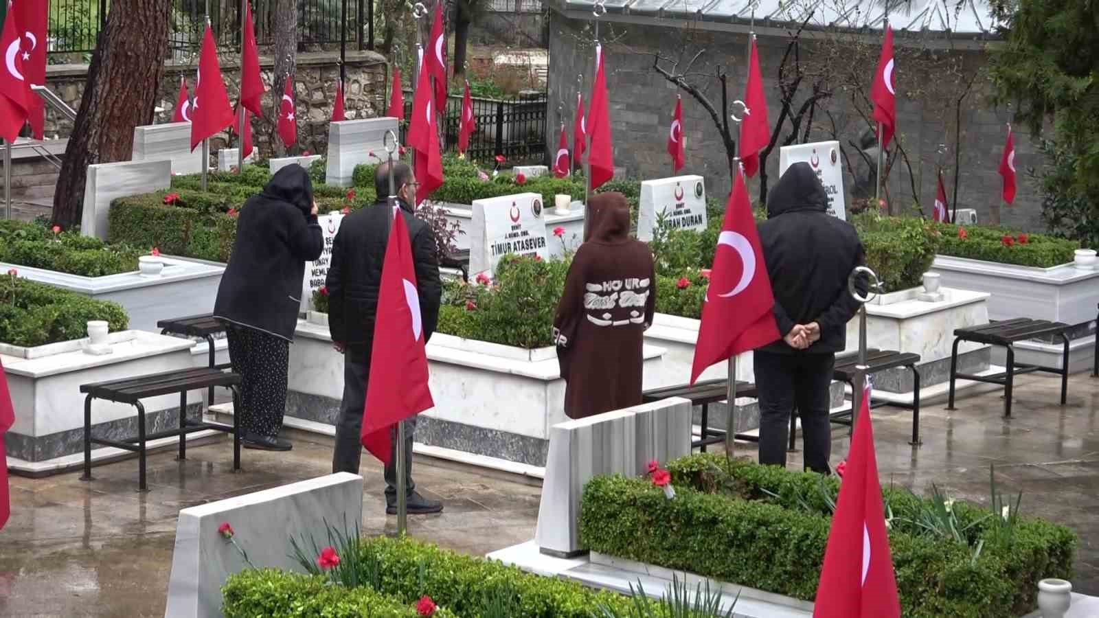 sehit ailelerinden bayram ziyareti 4 fWNbqmvM