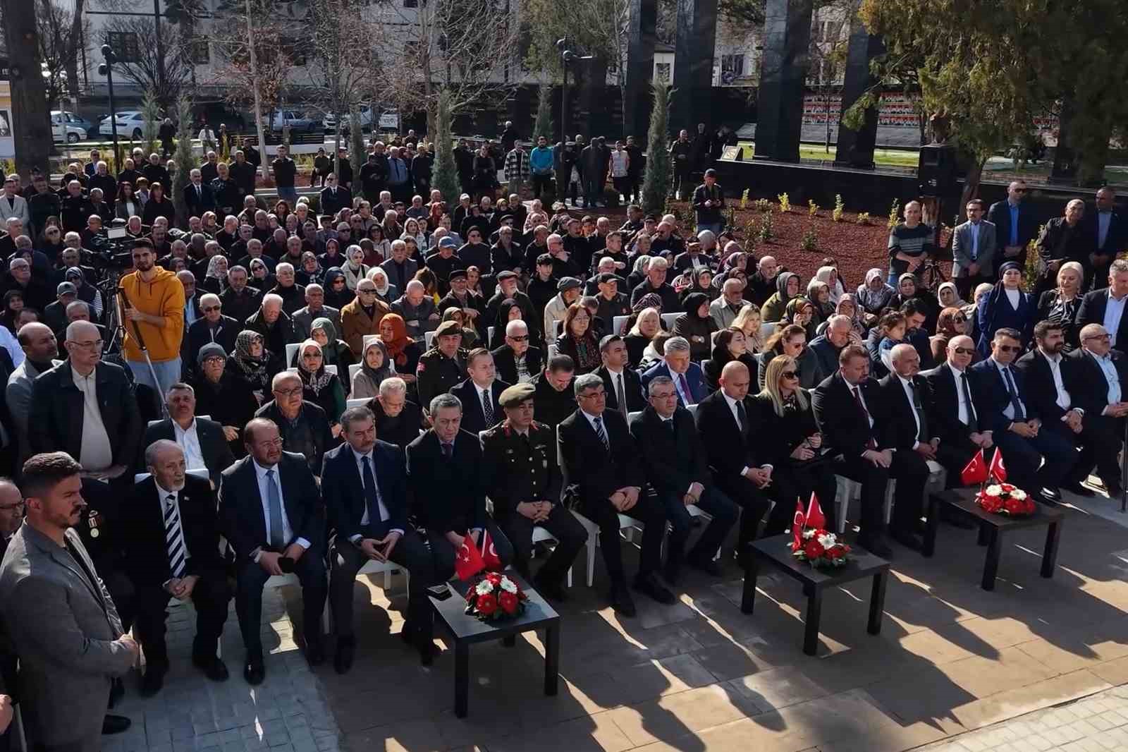 Şehit annelerinin evlat özlemi yürekleri dağladı: Fotoğraflarına bakıp dua ettiler 5 sehit annelerinin evlat ozlemi yurekleri dagladi fotograflarina bakip dua ettiler 1 W8fPbMYy
