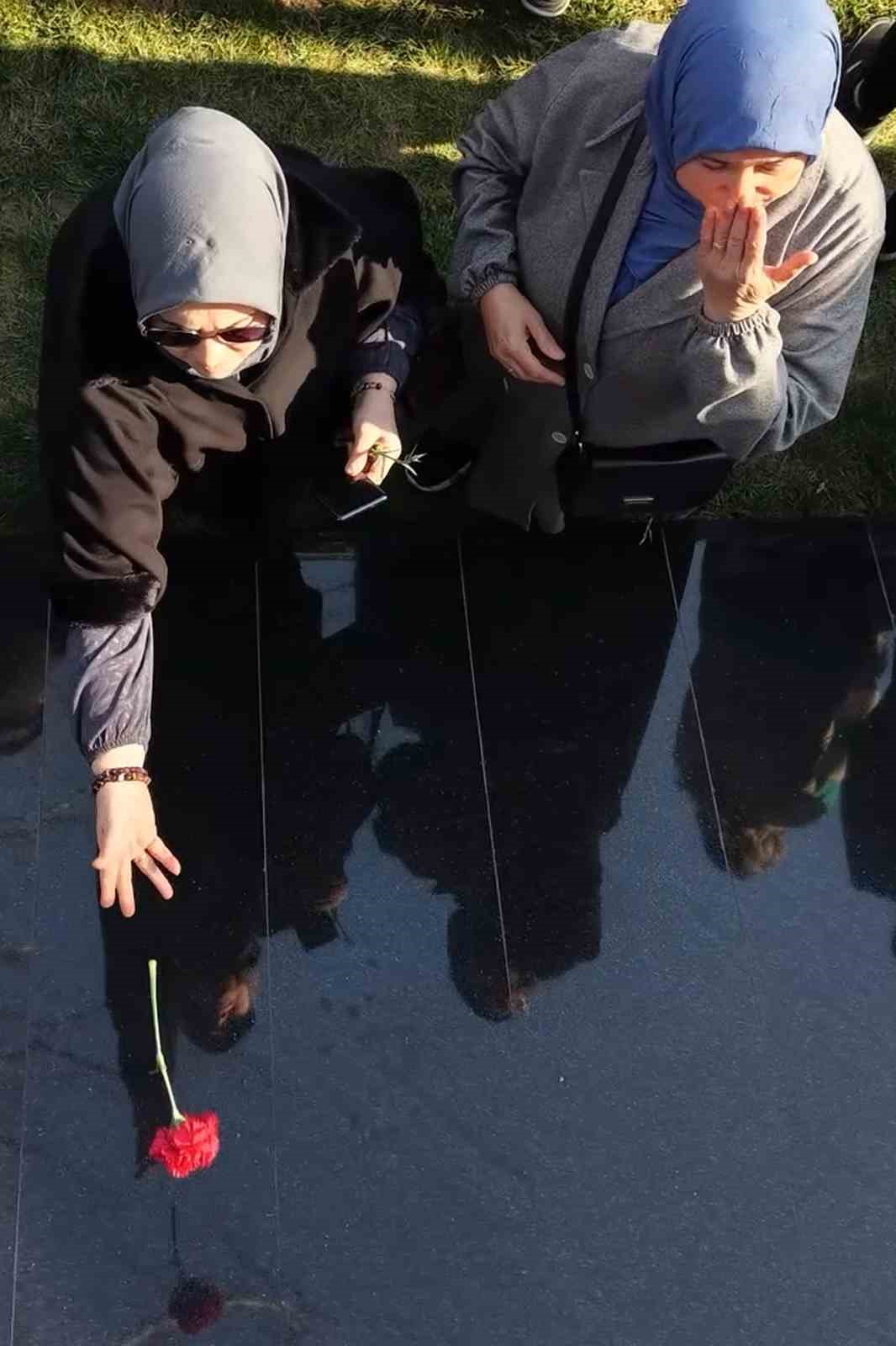 Şehit annelerinin evlat özlemi yürekleri dağladı: Fotoğraflarına bakıp dua ettiler 14 sehit annelerinin evlat ozlemi yurekleri dagladi fotograflarina bakip dua ettiler 10 k8E7lRfW