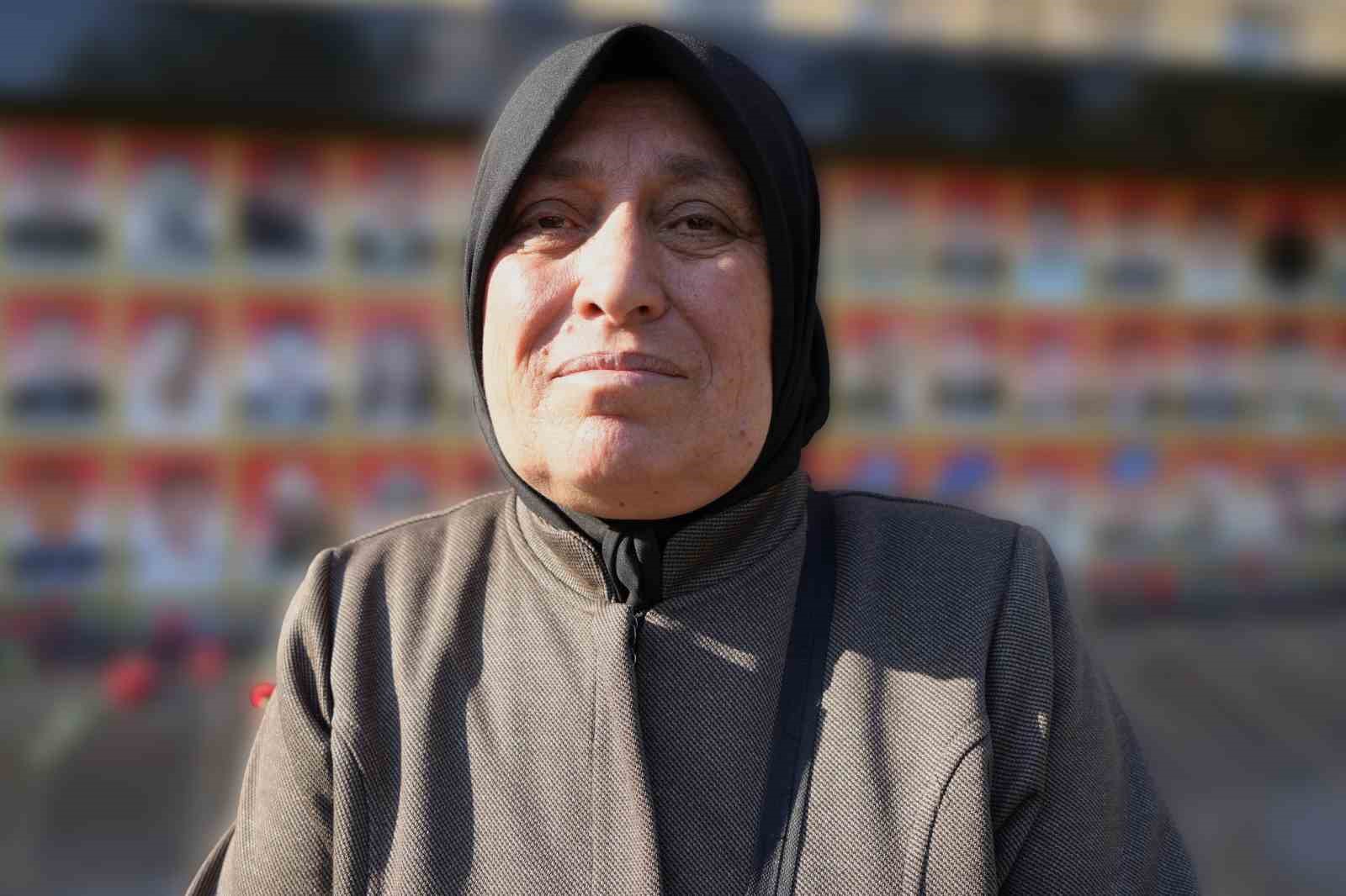Şehit annelerinin evlat özlemi yürekleri dağladı: Fotoğraflarına bakıp dua ettiler 8 sehit annelerinin evlat ozlemi yurekleri dagladi fotograflarina bakip dua ettiler 4 WJsDpIdH