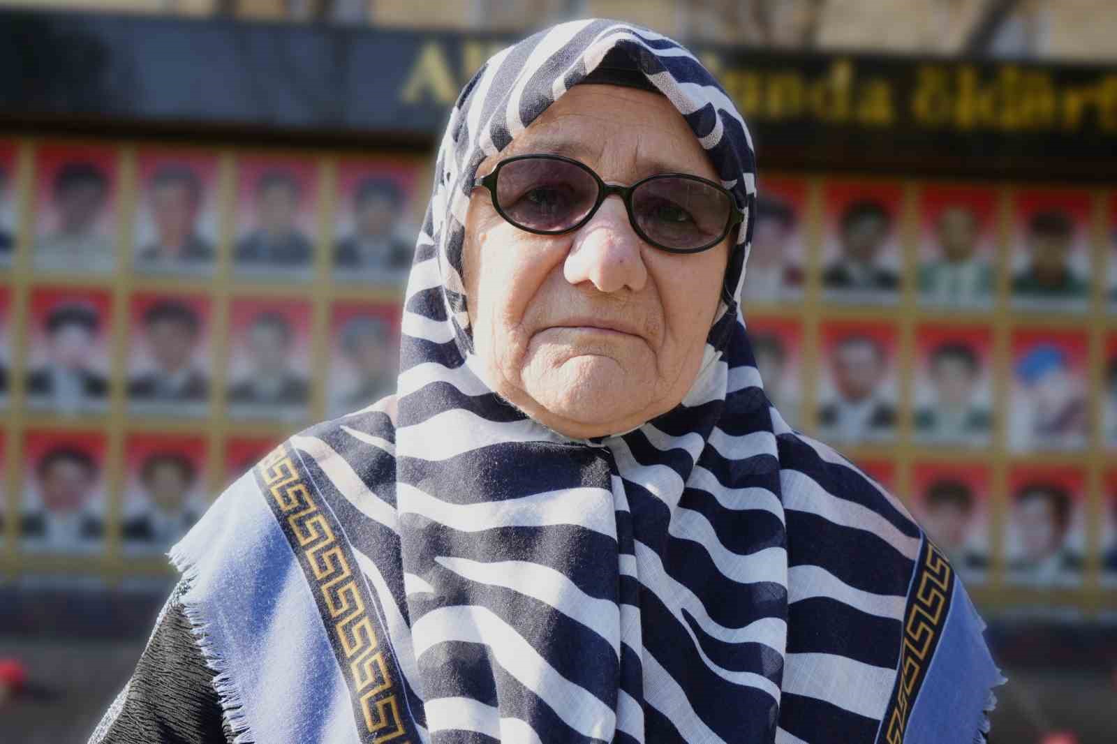 Şehit annelerinin evlat özlemi yürekleri dağladı: Fotoğraflarına bakıp dua ettiler 9 sehit annelerinin evlat ozlemi yurekleri dagladi fotograflarina bakip dua ettiler 5 fwEYM2LJ