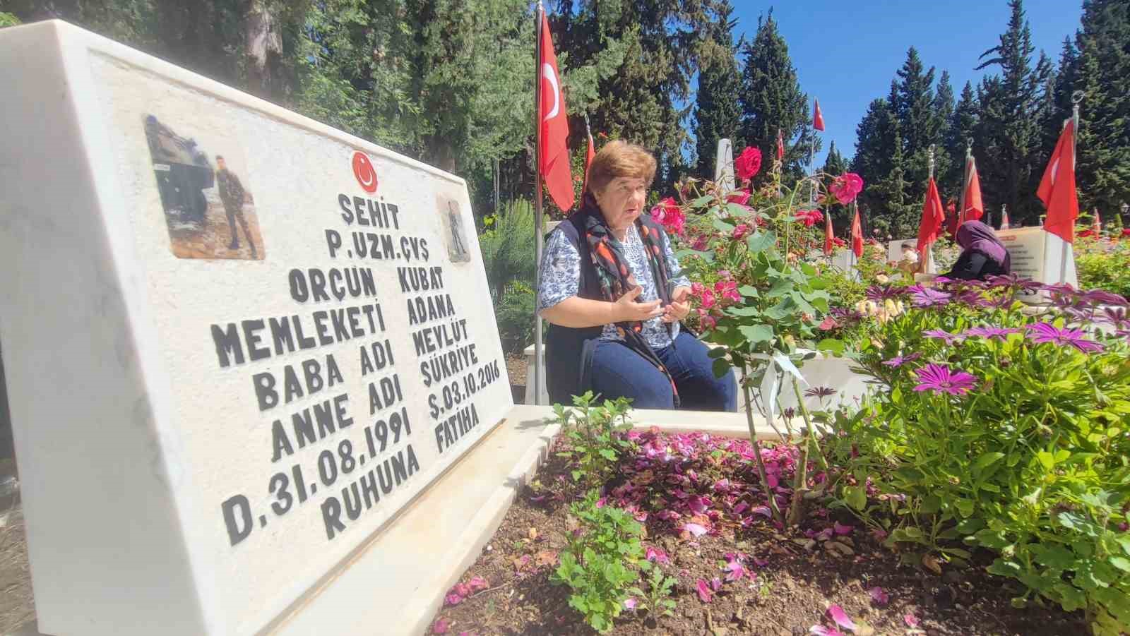 sehit annesi benim oglum burada yatarken anneler gunu gelmis neyimize bizim 3 4IvUs5Ei